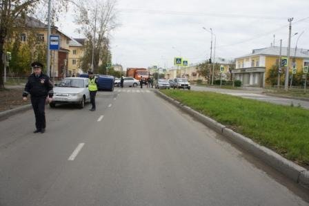 В Нижнем Тагиле после ДТП светофор упал на пешехода (3).JPG