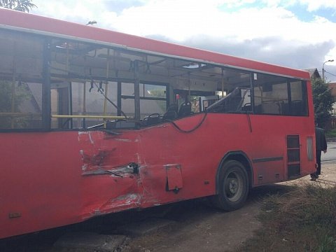 В Казани на улице Боевой столкнулись два автобуса (3).jpg