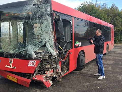 В Казани на улице Боевой столкнулись два автобуса (2).jpg
