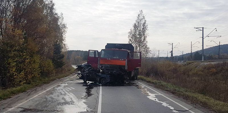 Два человека погибли в ДТП с КамАЗом в Шелеховском районе (2).jpg