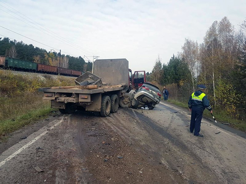 Два человека погибли в ДТП с КамАЗом в Шелеховском районе (1).jpg