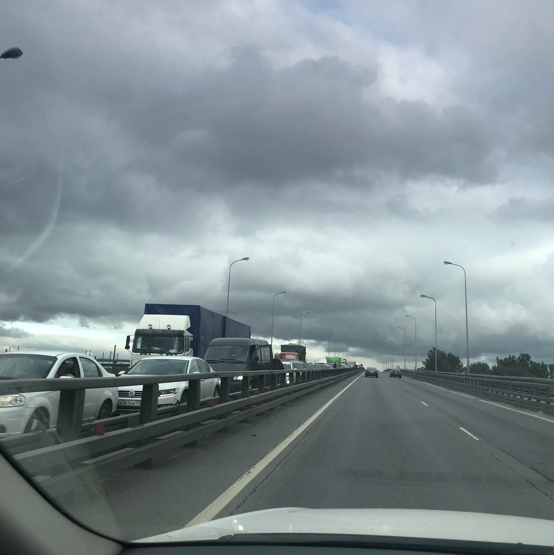 В Петербурге в ДТП с двумя грузовиками пострадал человек В Петербурге в ДТП с двумя грузовиками пострадал человек (5).jpg