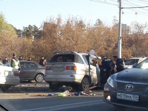 Два человека погибли в лобовом ДТП в Новосибирске (2)