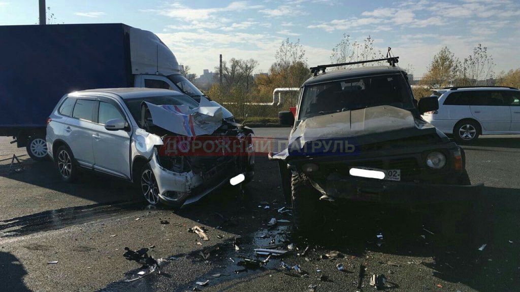 В Уфе свадебный кортеж попал в ДТП – молодожены в больнице В Уфе свадебный кортеж попал в ДТП – молодожены в больнице (2)