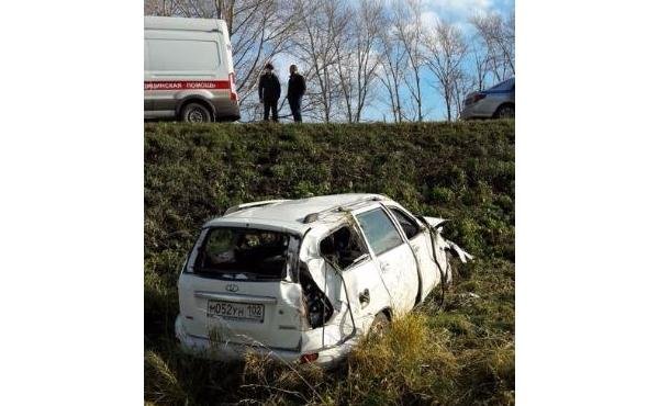 Под Уфой в опрокинувшемся автомобиле погибла женщина (2)