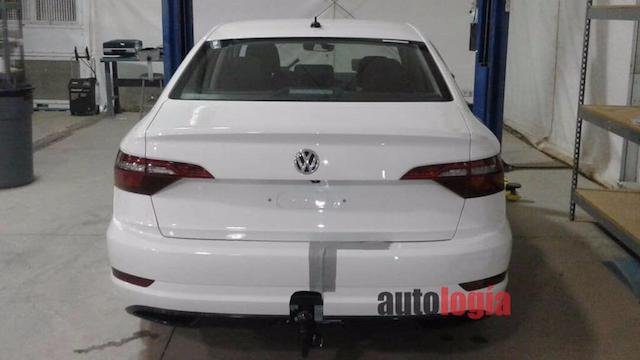 В Сети появились фото нового Volkswagen Jetta 2019 (1)