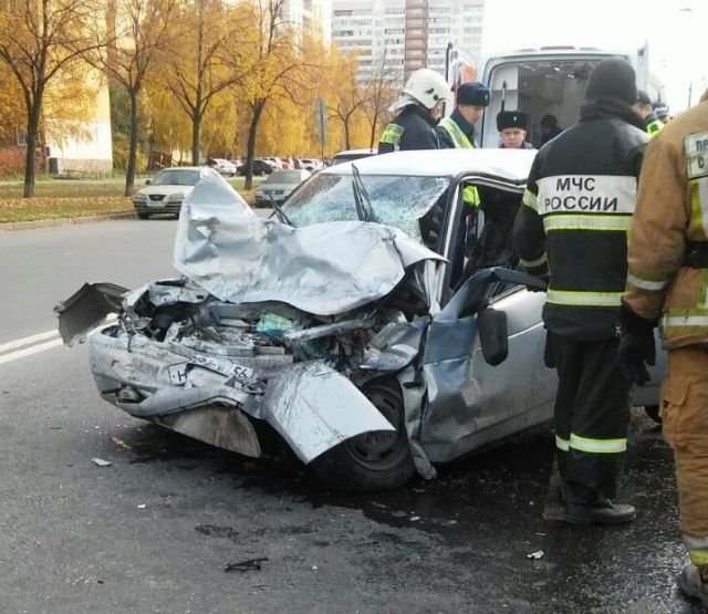 Серьезное ДТП на Маршала Захарова в Петербурге (5)