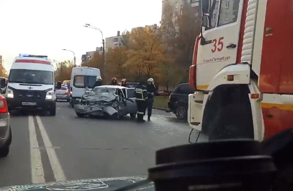 Серьезное ДТП на Маршала Захарова в Петербурге (4)