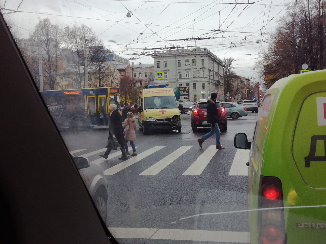 В Петербурге машина реанимации попадала в ДТП (1)