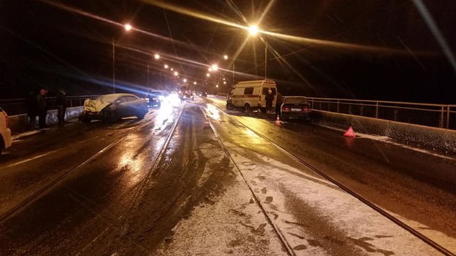В Новокузнецке в ДТП со «скорой» пострадали пять человек В Новокузнецке в ДТП со «скорой» пострадали пять человек