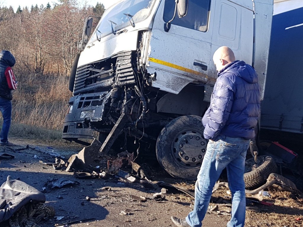 Под Владимиром столкнулись фура и Mercedes – погиб водитель легковушки (3)
