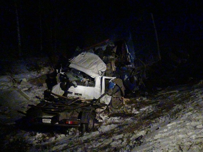 В ночном ДТП с грузовиками на Пермском тракте погибли три человека (2)