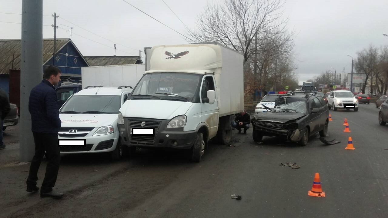 Два человека пострадали в массовом ДТП на улице Шевченко в Оренбурге Два человека пострадали в массовом ДТП на улице Шевченко в Оренбурге (1)