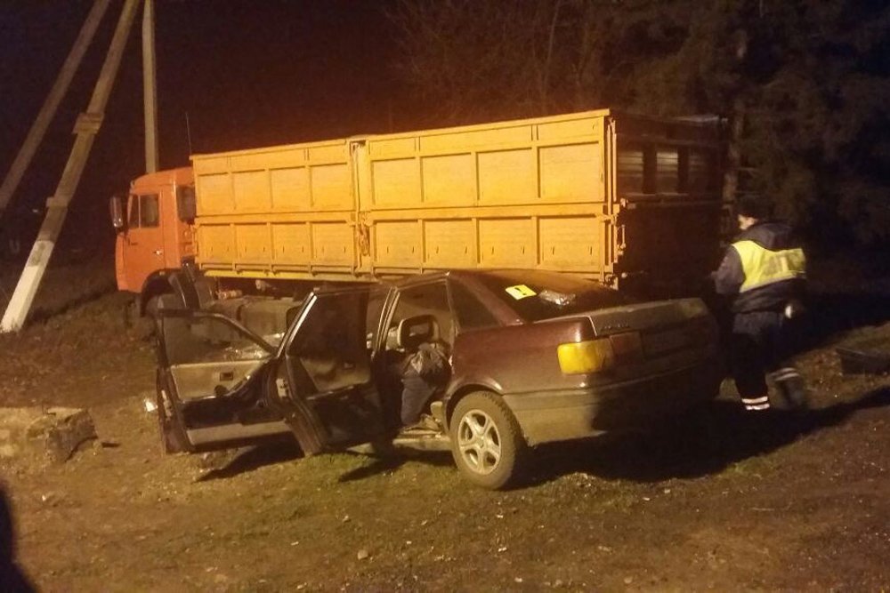 Четыре молодых человека погибли в ДТП с грузовиком на Кубани Четыре молодых человека погибли в ДТП с грузовиком на Кубани (2)