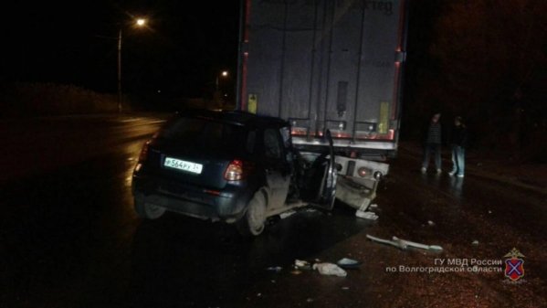 Три человека погибли в ДТП с тягачом в Кировском районе Волгограда Три человека погибли в ДТП с тягачом в Кировском районе Волгограда (3)