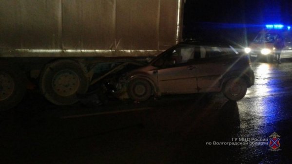 Три человека погибли в ДТП с тягачом в Кировском районе Волгограда Три человека погибли в ДТП с тягачом в Кировском районе Волгограда (2)