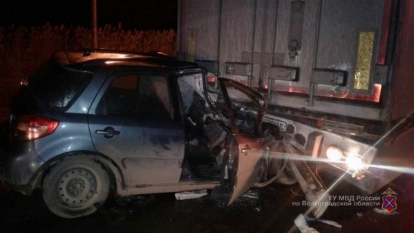 Три человека погибли в ДТП с тягачом в Кировском районе Волгограда Три человека погибли в ДТП с тягачом в Кировском районе Волгограда (1)