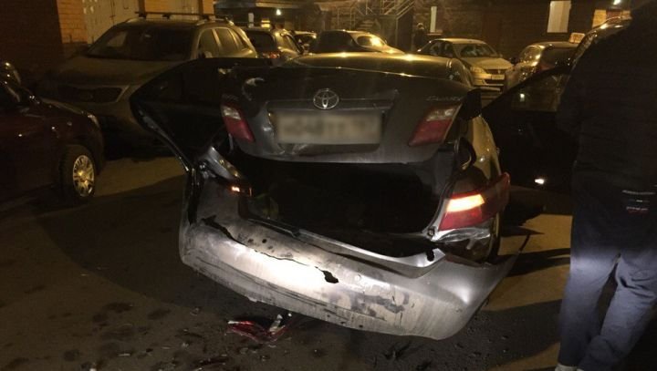 В Петербурге водитель BMW протаранил два автомобиля и сбежал