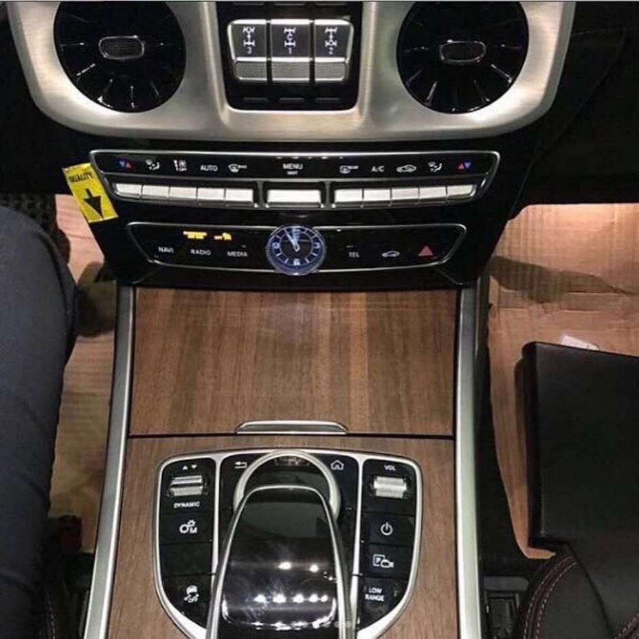 В Сети появились фото салона нового Mercedes-Benz G-Class Gelandewagen В Сети появились фото салона нового Mercedes-Benz G-Class Gelandewagen (2)