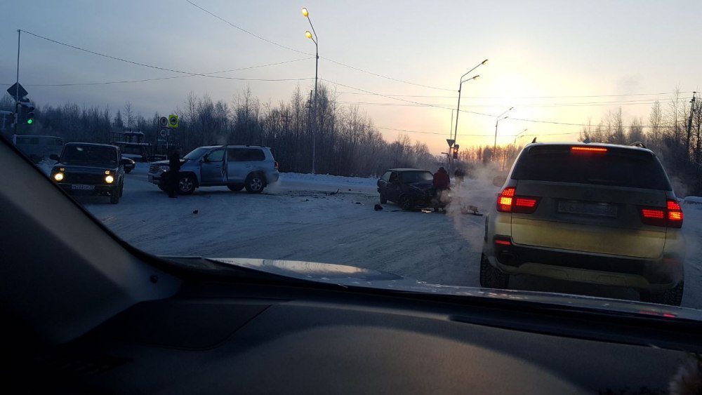Два человека погибли в ДТП с микроавтобусом в Томской области (2)
