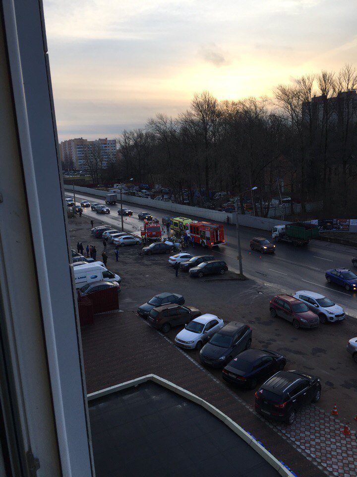 Два человека погибли в ДТП с КамАЗом в Петербурге Два человека погибли в ДТП с КамАЗом в Петербурге (1)
