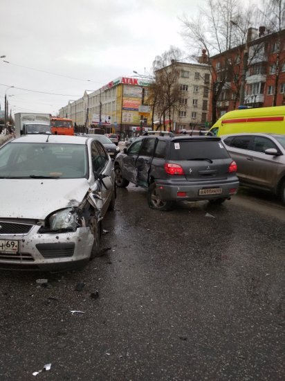Два маленьких ребенка пострадали в ДТП в Твери (1)