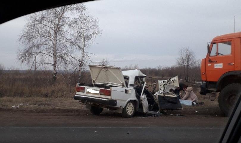 Под Оренбургом в ДТП с КамАЗом погиб человек
