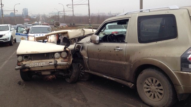 В Астрахани на Новом мосту в ДТП погиб человек