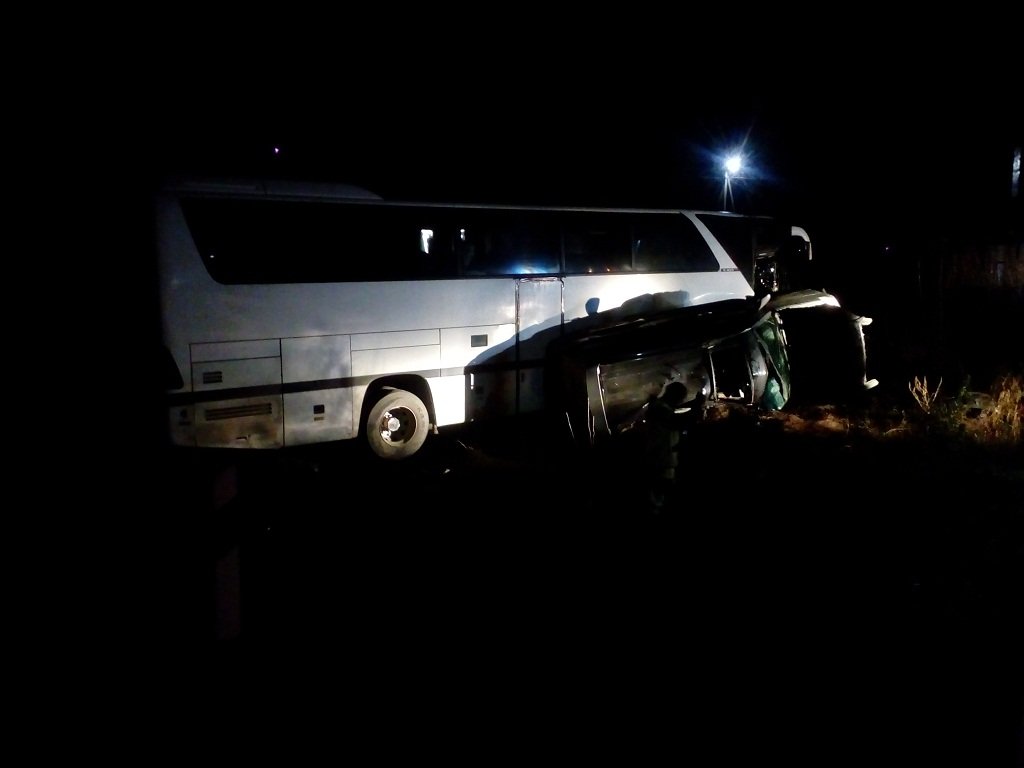 На Кубани в ДТП с автобусом пострадали четыре человека На Кубани в ДТП с автобусом пострадали четыре человека (1)