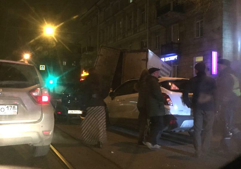 В Петербурге в ДТП на Энгельса погиб человек (4)