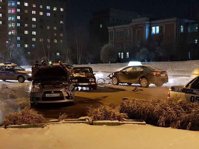 Пьяный водитель спровоцировал массовое ДТП в Барнауле Пьяный водитель спровоцировал массовое ДТП в Барнауле (1)