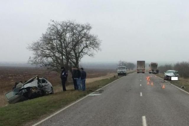 Два человека погибли в ДТП в двумя ВАЗами на Ставрополье