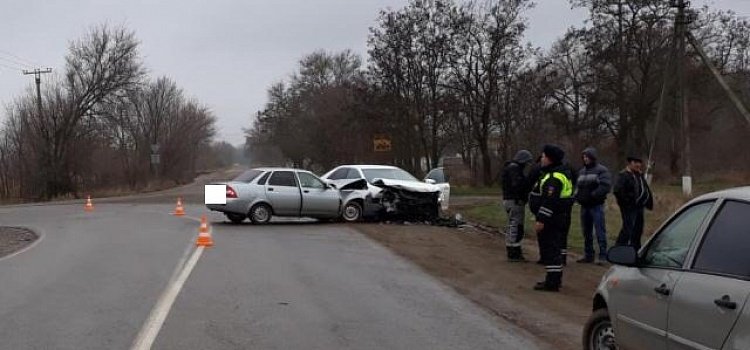 Женщина-водитель с тремя детьми в машине устроила ДТП на Ставрополье Женщина-водитель с тремя детьми в машине устроила ДТП