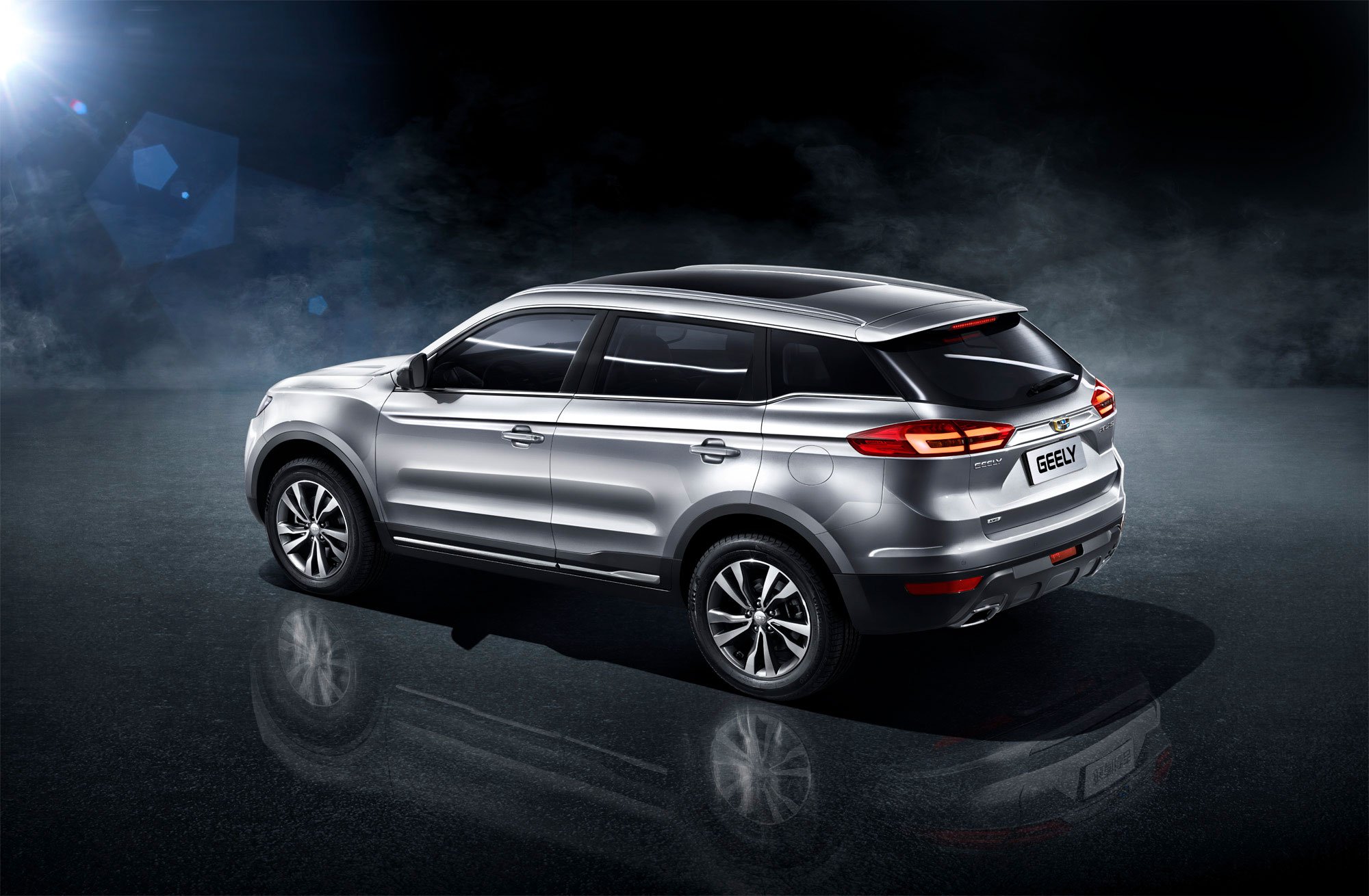 Какие комплектации получил кроссовер Geely Atlas для российского рынка Geely Atlas 2018