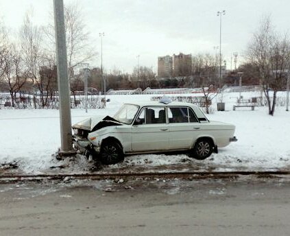 В Перми ВАЗ врезался в столб – пострадал ребенок