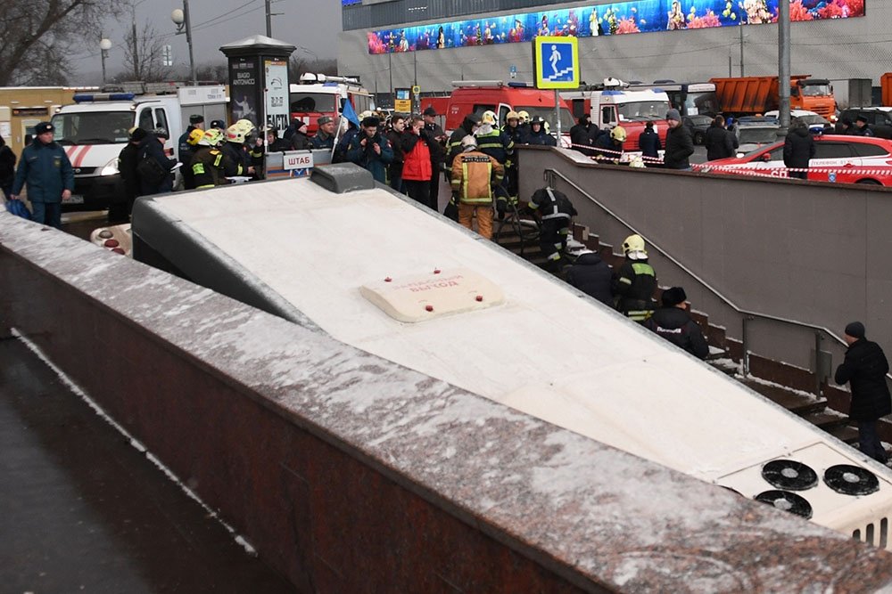 В результате съезда автобуса в переход в Москве погибли люди В результате съезда автобуса в переход в Москве погибли люди (3)