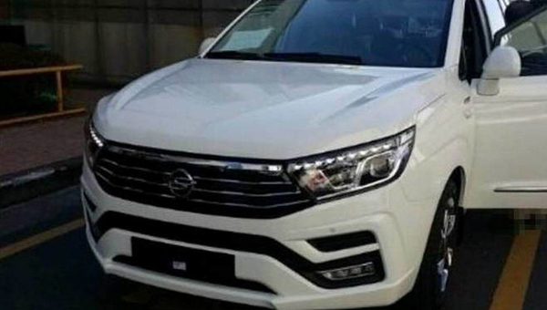 В Сети появились фото рестайлингового SsangYong Stavic (4)