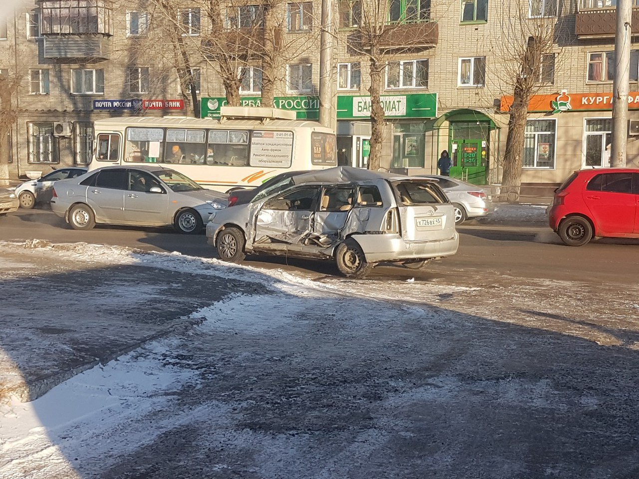 Три человека пострадали в ДТП с маршруткой в Кургане Три человека пострадали в ДТП с маршруткой в Кургане (1)