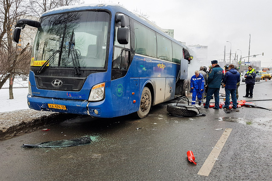 В Москве загорелся автобус с детьми (2)