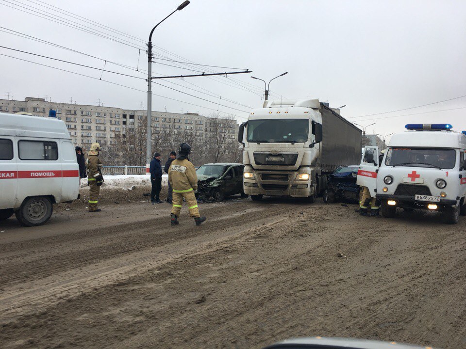 Ребенок и трое взрослых пострадали в ДТП в Ульяновске Ребенок и трое взрослых пострадали в ДТП в Ульяновске