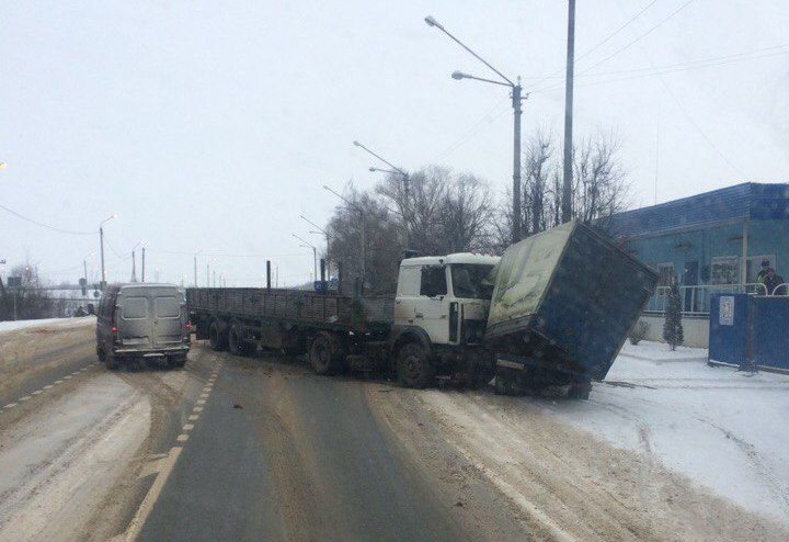 В Туле большегруз протаранил «Газель» - пострадал человек В Туле большегруз протаранил «Газель» - пострадал человек