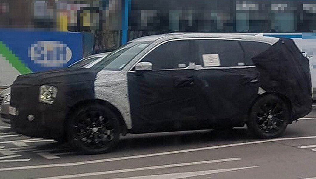 кроссовер концепта KIA Telluride в камуфляже