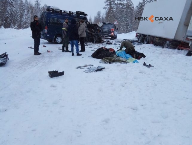 Два человека погибли ДТП с грузовиком в Якутии Два человека погибли ДТП с грузовиком в Якутии (1)