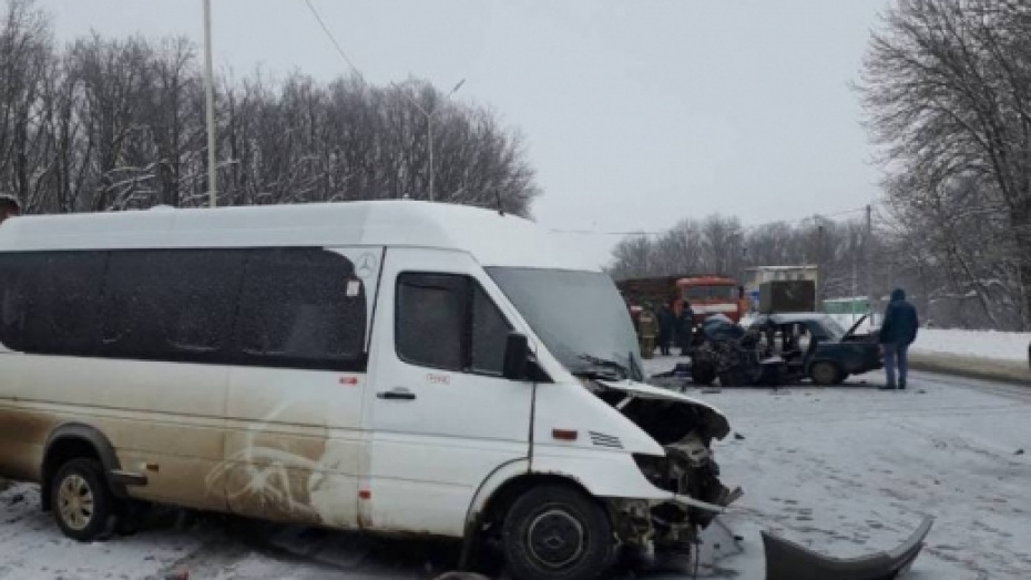 В ДТП под Воронежем один погиб, семеро пострадали