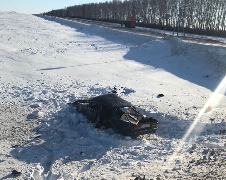 Два человека погибли в ДТП с BMW в Башкирии Два человека погибли в ДТП с BMW в БашкирииДва человека погибли в ДТП с BMW в Башкирии (2)