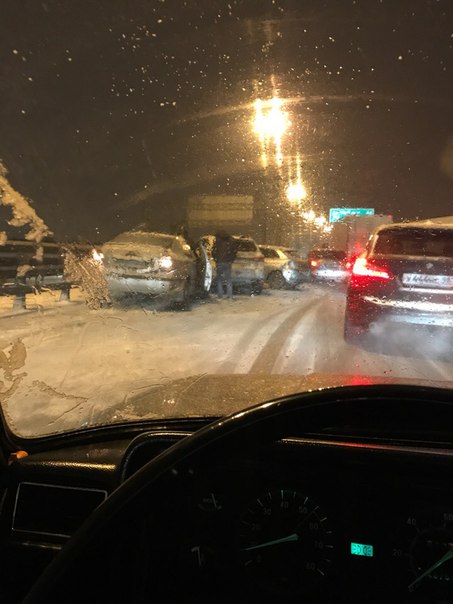 На КАД в ДТП попали около десяти машин На КАД в ДТП попали около десяти машин (2)