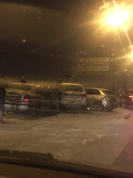 На КАД в ДТП попали около десяти машин На КАД в ДТП попали около десяти машин (3)