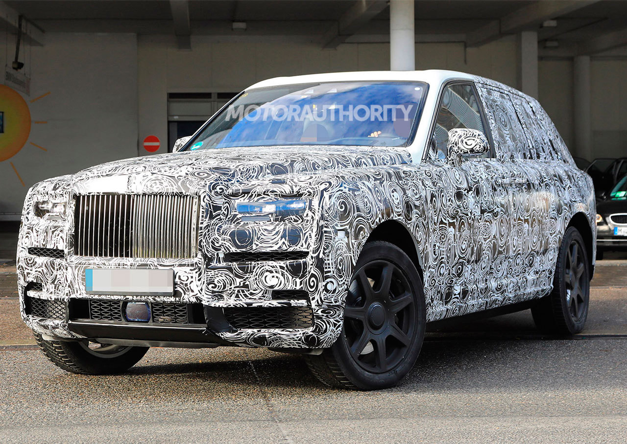Rolls-Royce Cullinan с камуфляжем