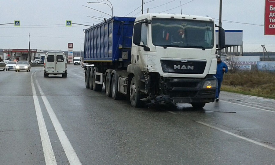 Два человека погибли в ДТП с грузовиком на Ставрополье Два человека погибли в ДТП с грузовиком на Ставрополье (2)