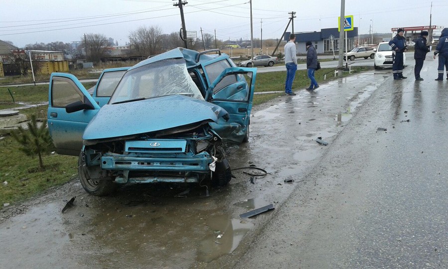 Два человека погибли в ДТП с грузовиком на Ставрополье Два человека погибли в ДТП с грузовиком на Ставрополье (1)
